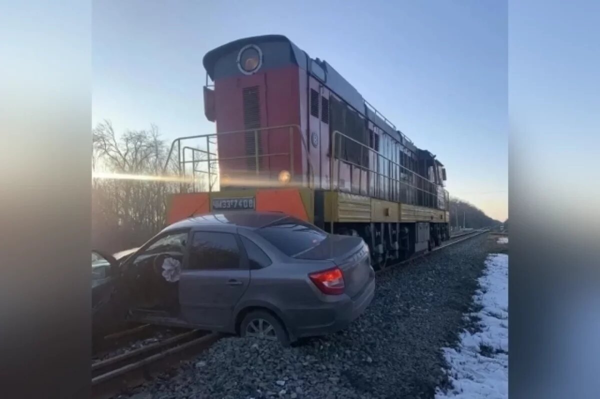    Появились кадры с места смертельного ДТП с тепловозом в Воронежской области