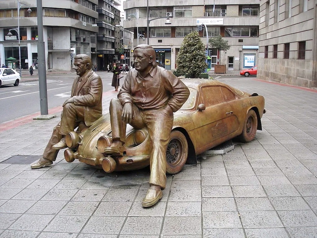 Легенды испанского ралли Станислав Ревертер и Антонио Колеман у своего французского Alpine A110