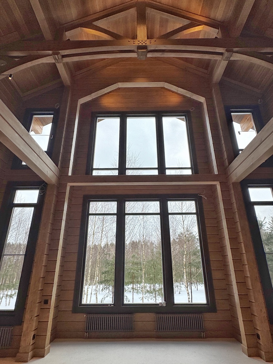 Гостиная в доме из клееного бруса