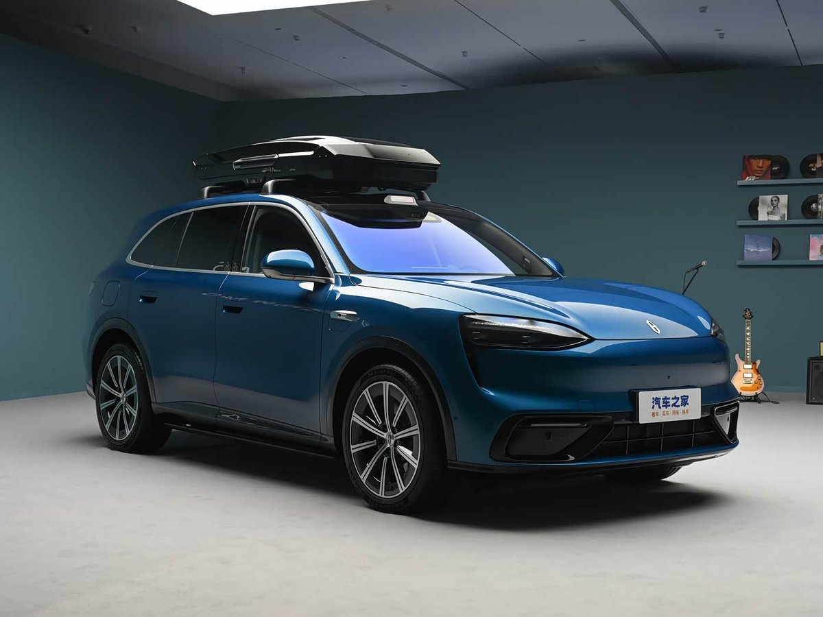 Новый кроссовер AITO M6