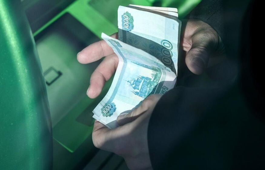    «Работающий человек не должен быть нищим!»: МРОТ в России хотят повысить в два раза — готова ли экономика к этому шоку?