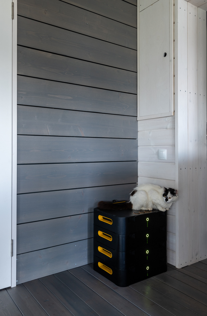 Система накопления энергии в интерьере загородного дома