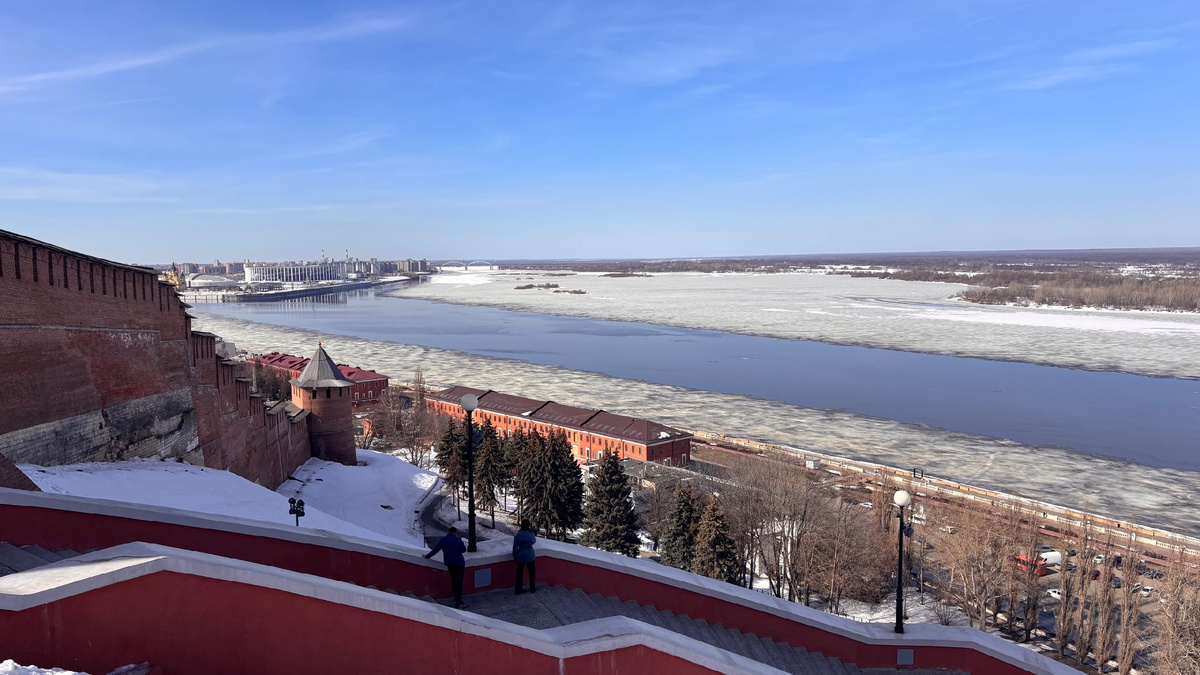 Вид на Нижний с Чкаловской лестницы