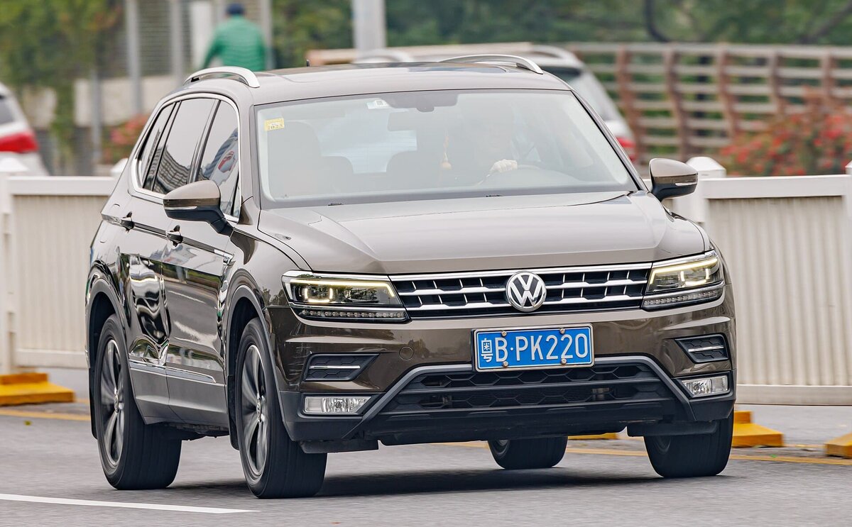     Volkswagen Tiguan L Pro