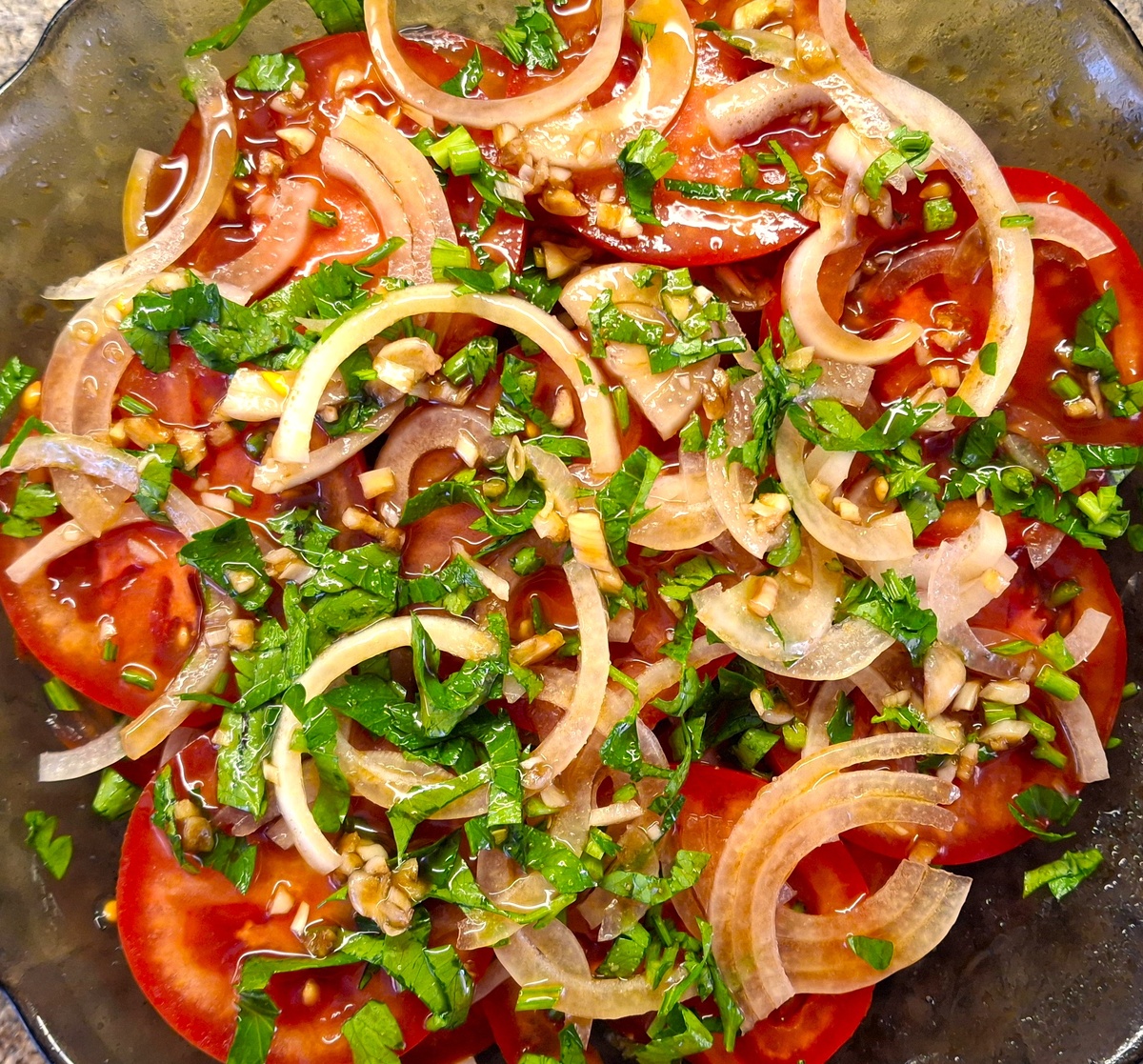 Салат из помидоров в легком маринаде