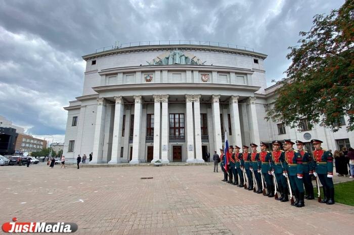 Областной Дом офицеров потребовал более 3 млн рублей с экс-руководителей