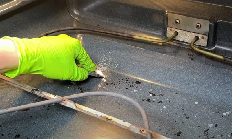 Как очистить духовку от жира и нагара без лишних усилий