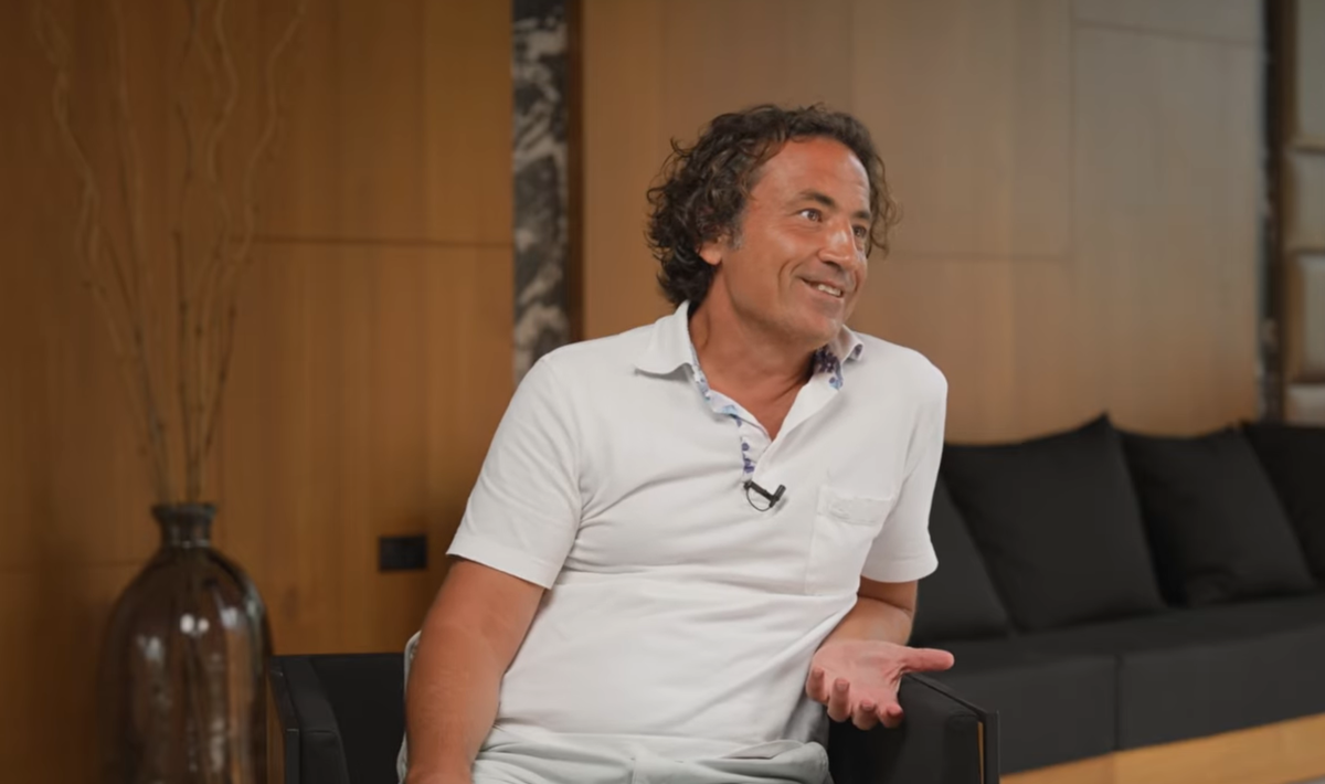 Автор фото: Prt Scrn YouYube-канал "Осторожно: Собчак". Основатель сети "Связной", экс-миллиардер Максим Ноготков во время интервью телеведущей Ксении Собчак, март 2026 года. 