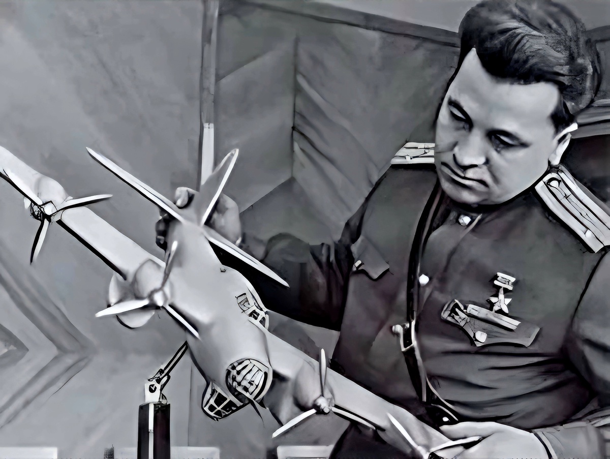 Анатолий Ляпидевский.