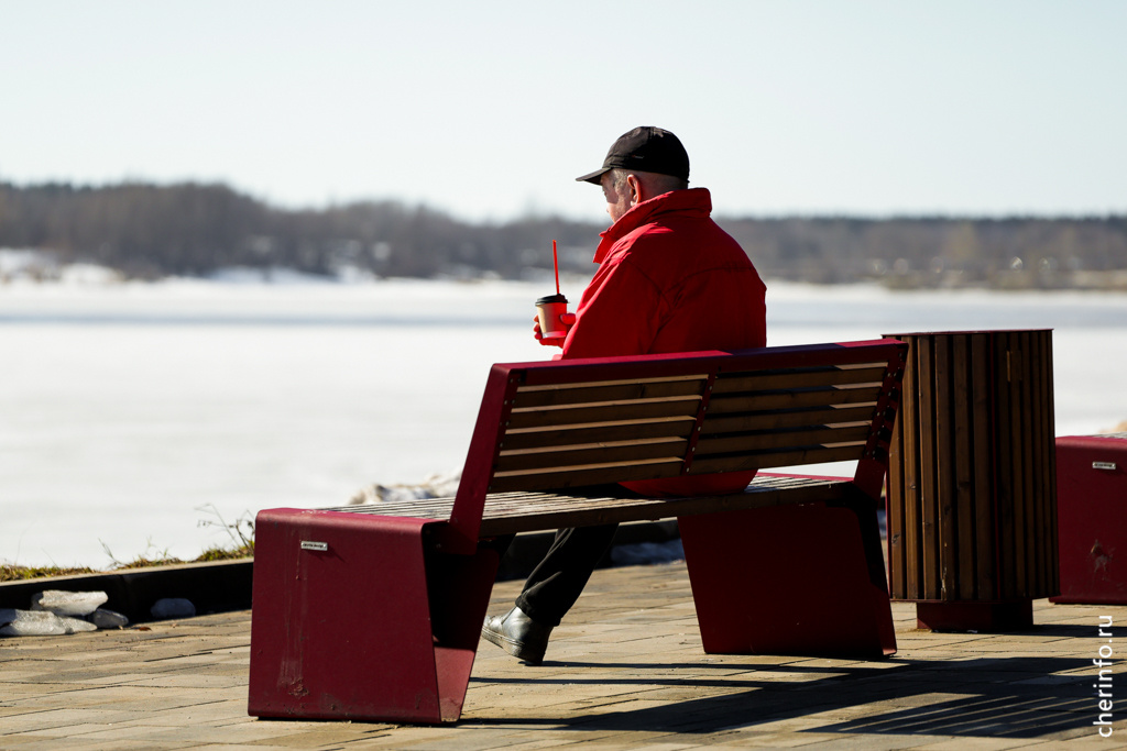    Сегодня днем обещают до +13. Во вторник, 24 марта, будет облачно, без осадков. Ночью - от −2 до +3 градусов, днем - +8...+13