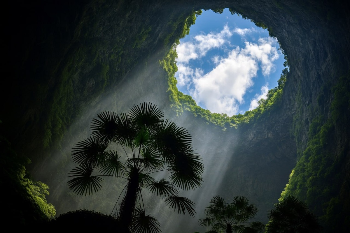 Китайская бездна: что скрывает самая глубокая воронка мира