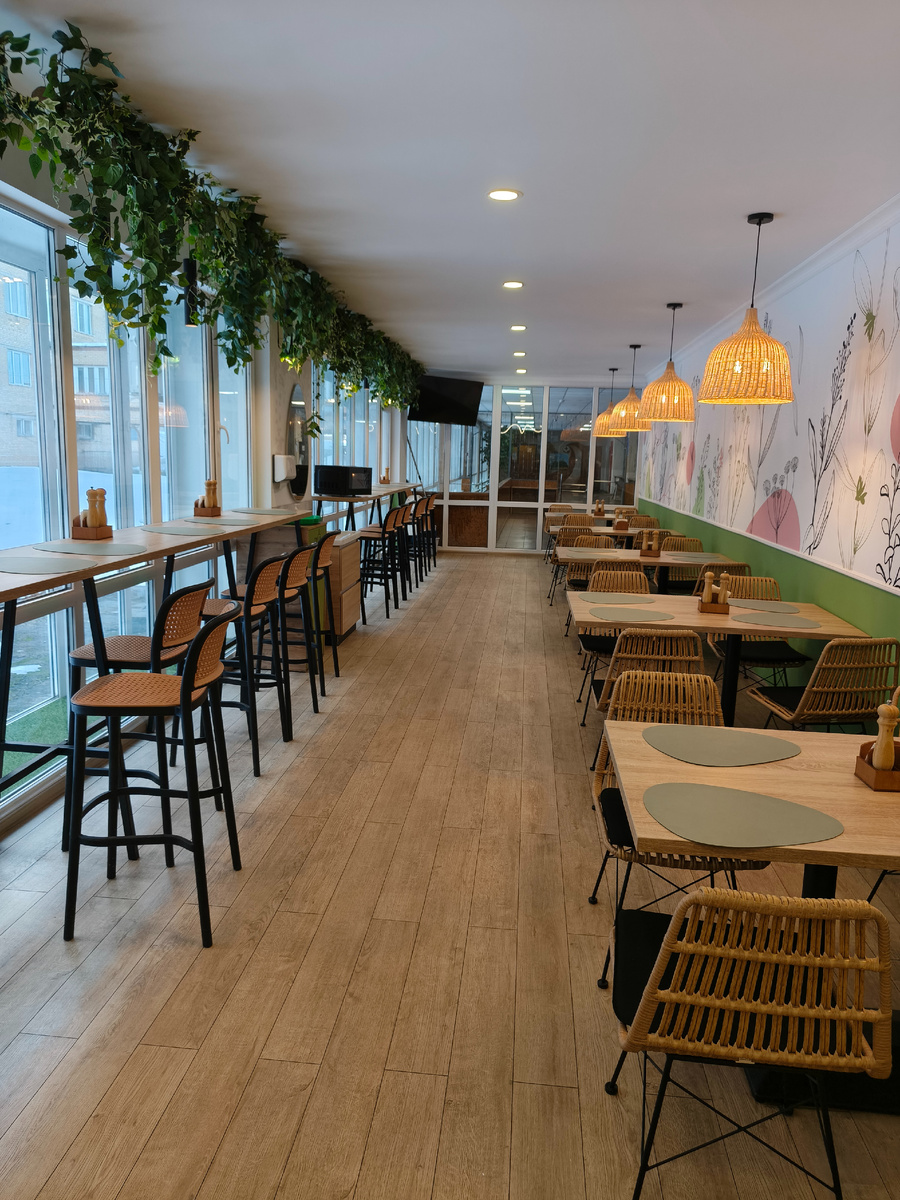 Столовая на первом этаже больницы