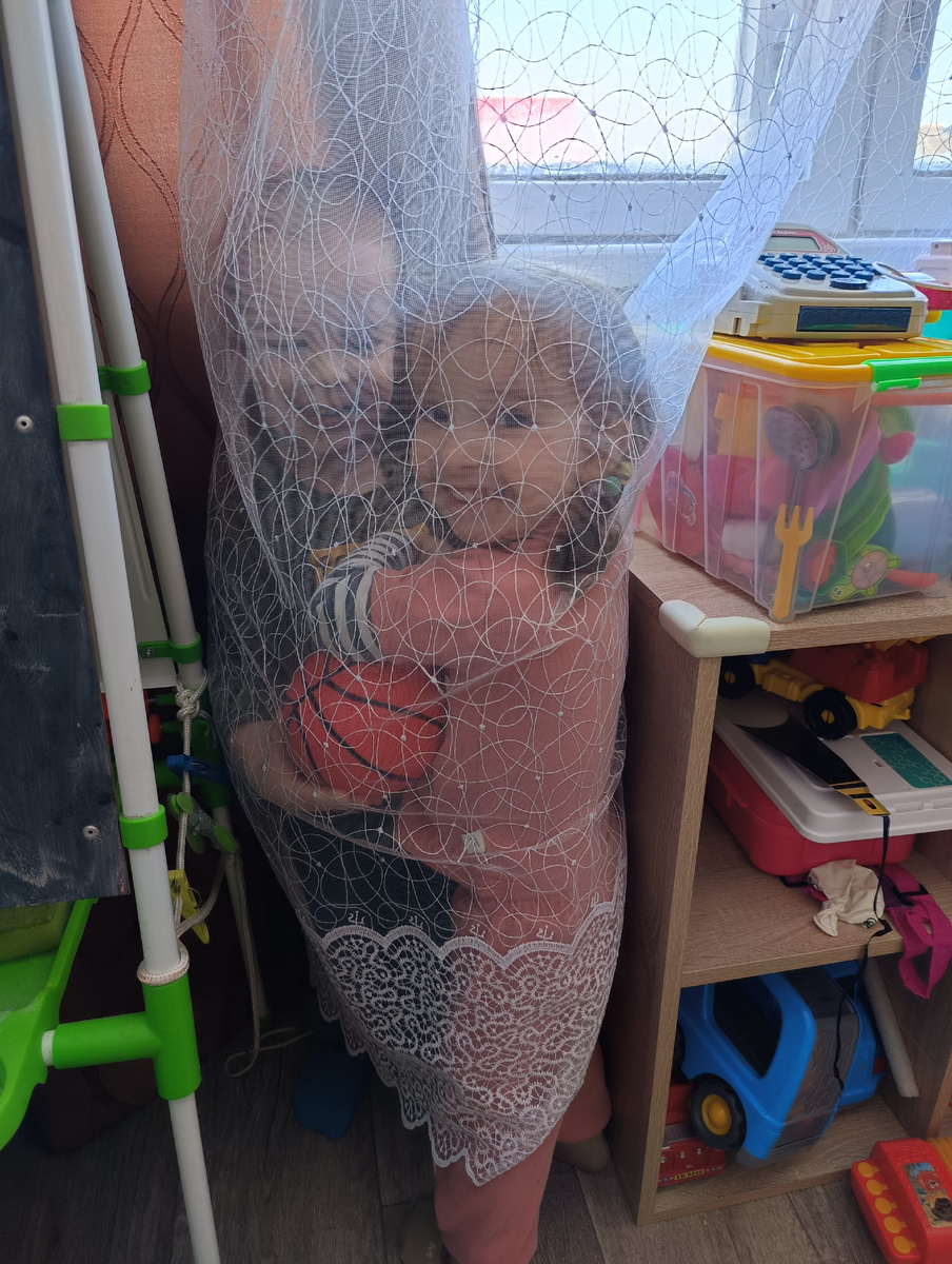 Спрятались