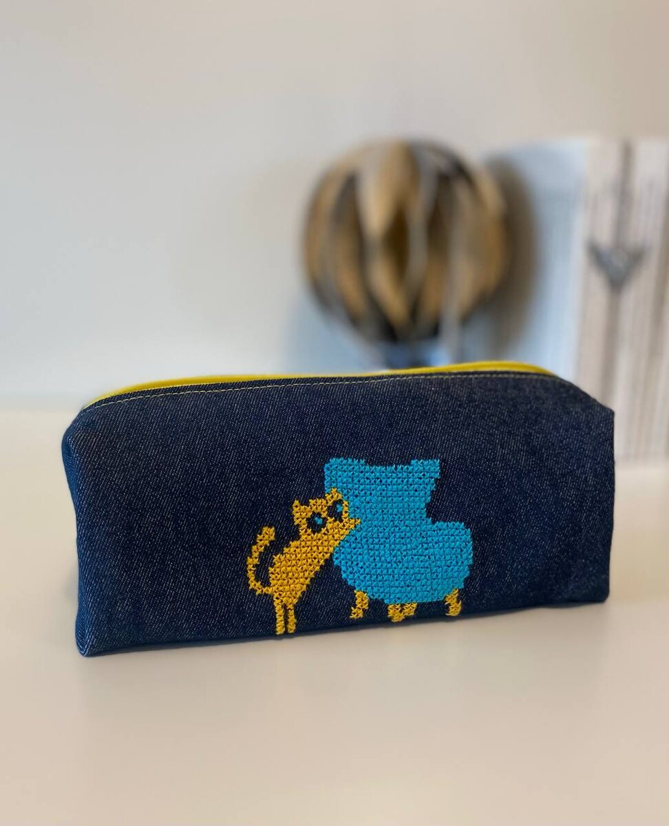 Косметички с вышивкой, полностью ручной работы, от моей подруги.