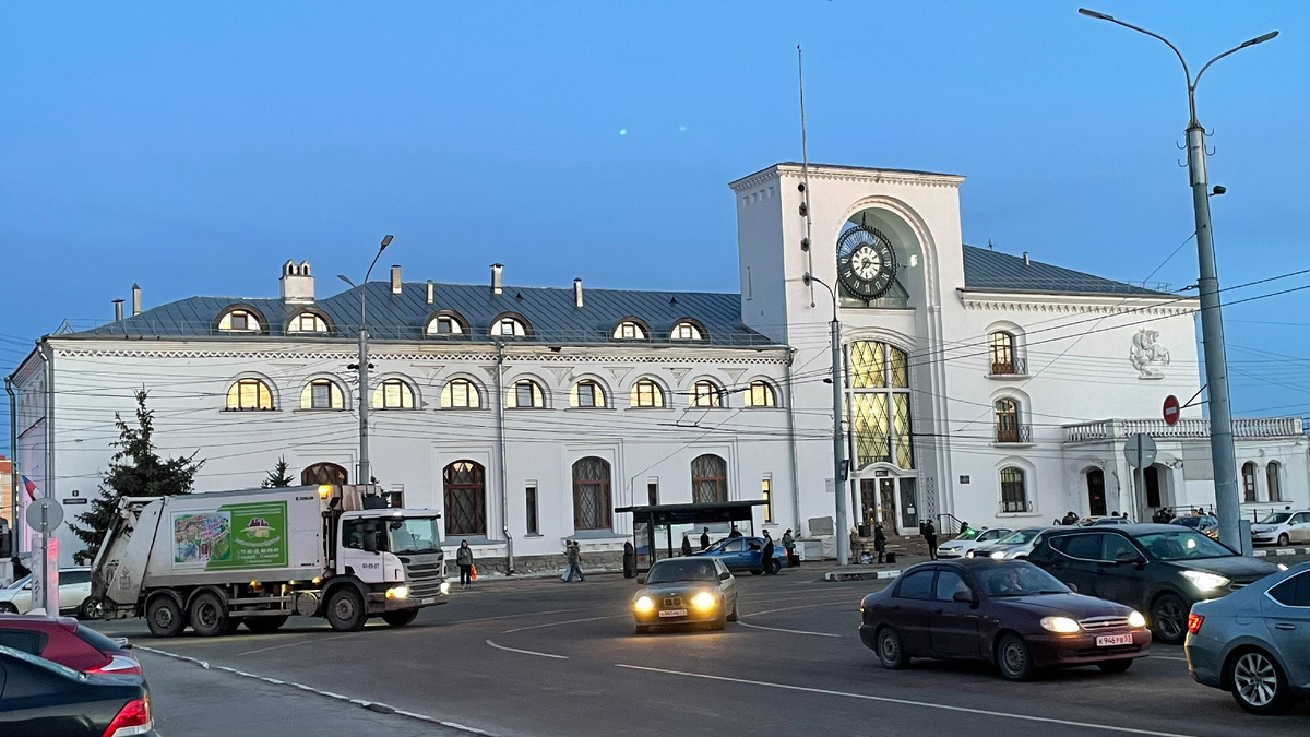 Железнодорожный вокзал в Великом Новгороде. Фото Natalya Dolidenok