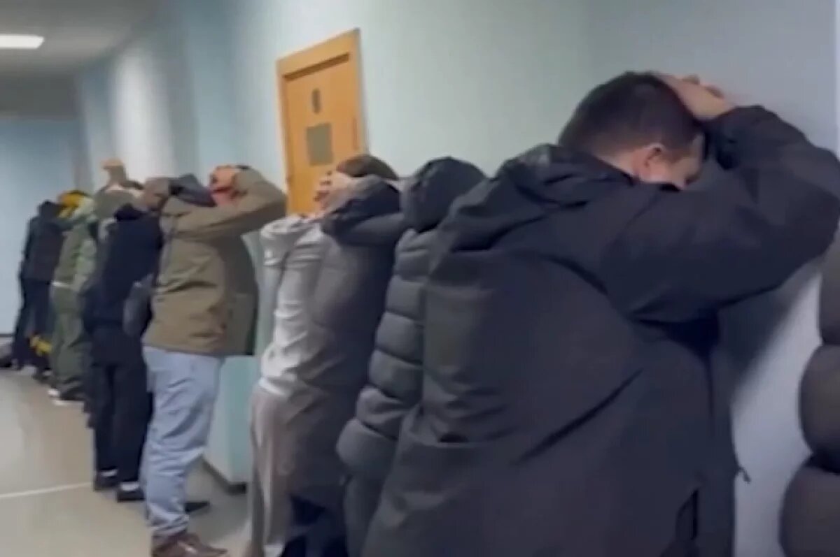    Челябинские силовики задержали 20 членов банды рэкетиров