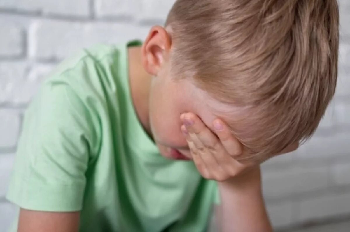    Женщина избила сына на детской площадке в поселке Большой Исток