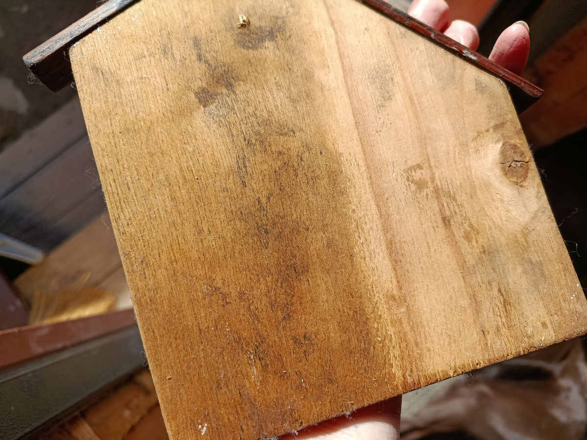 Половина покрашена, вторая половина в натуральном цвете