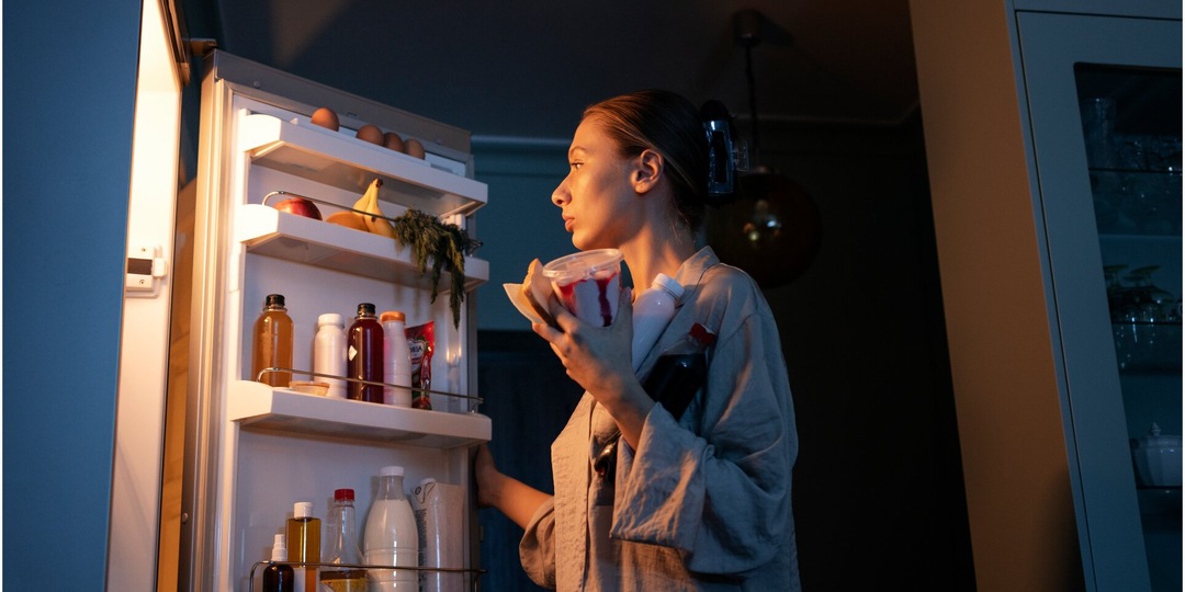 Еда после шести — не враг: какой ужин поможет уснуть и не набрать вес