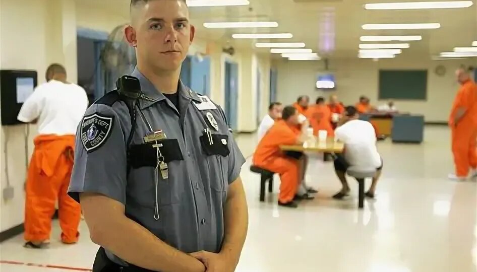 Парень рассказал о своей работа охранником в тюрьме строгого режима