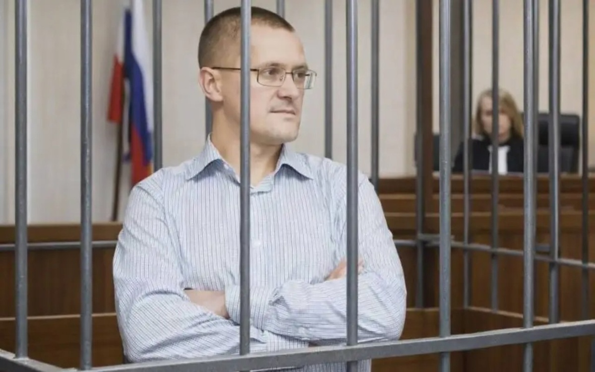    Владельцу сети АЗС «Калина Ойл» продлили домашний арест до 14 июня Иллюстрация сгенерирована GPT