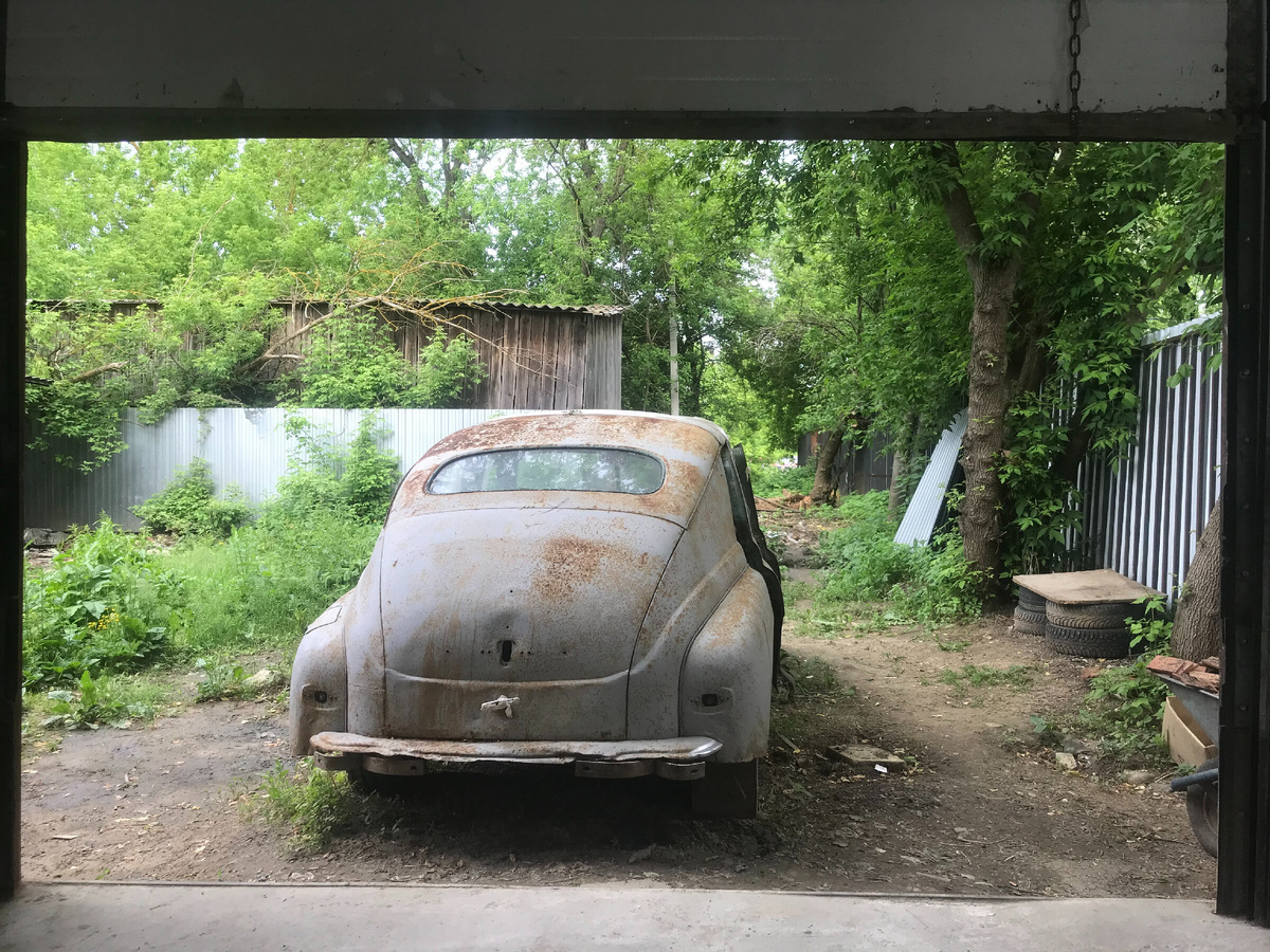 "Предпочитаю белый цвет, типа цвет победы. Белыми должны быть, как минимум зубы и кеды"(с)