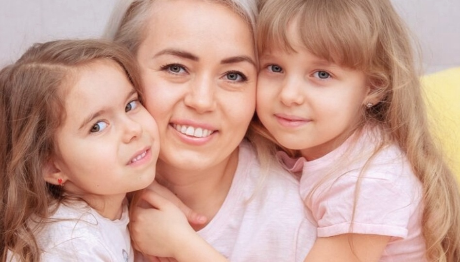 — Почему в свидетельстве написано, что моя мама не ты, — задала вопрос дочь