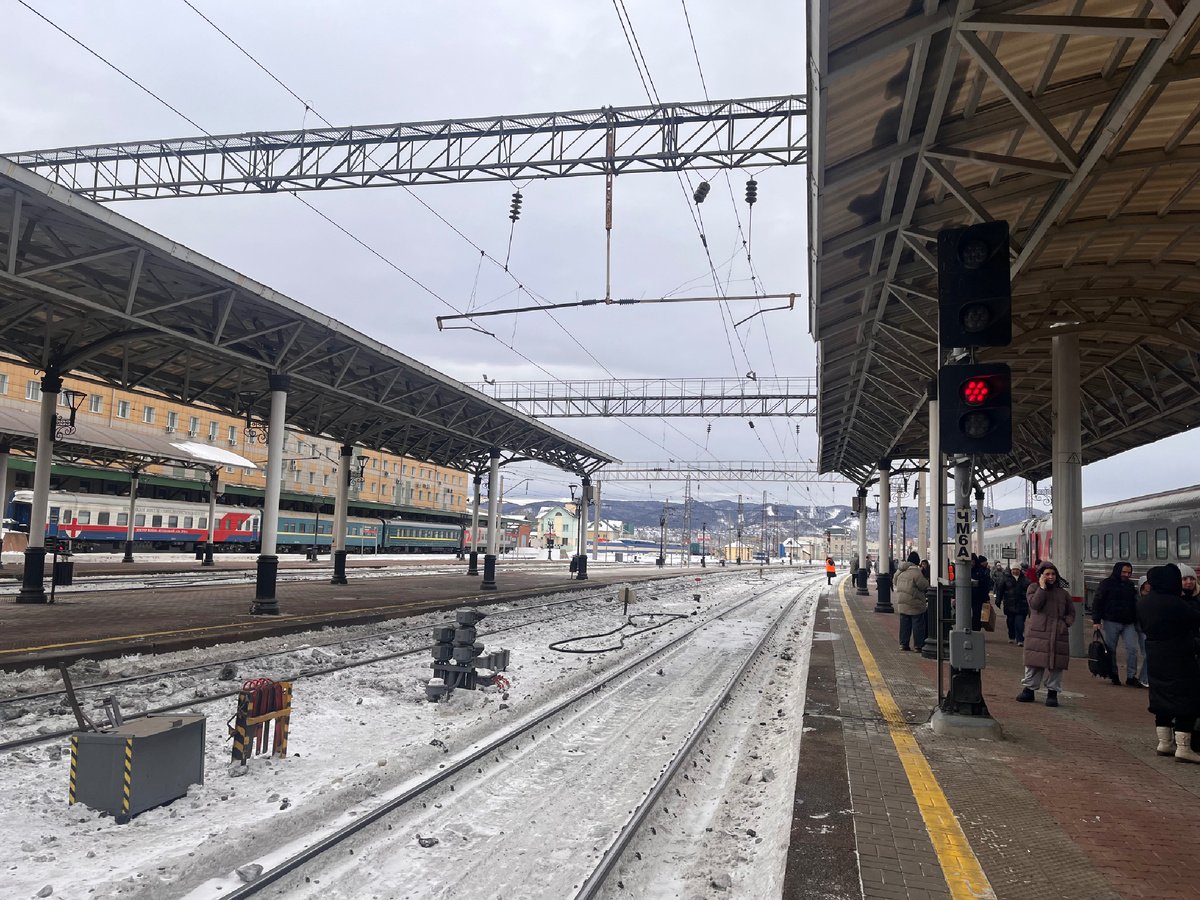 Саяны. Вид с вокзала