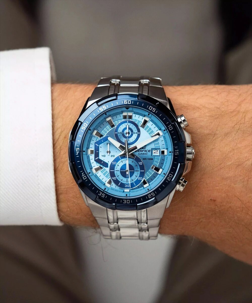 Большинство, 70 % моделей Casio Edifice использует минеральное стекло — это массовый и надежный материал. Пример — модель Edifice EFR-539DE-2A