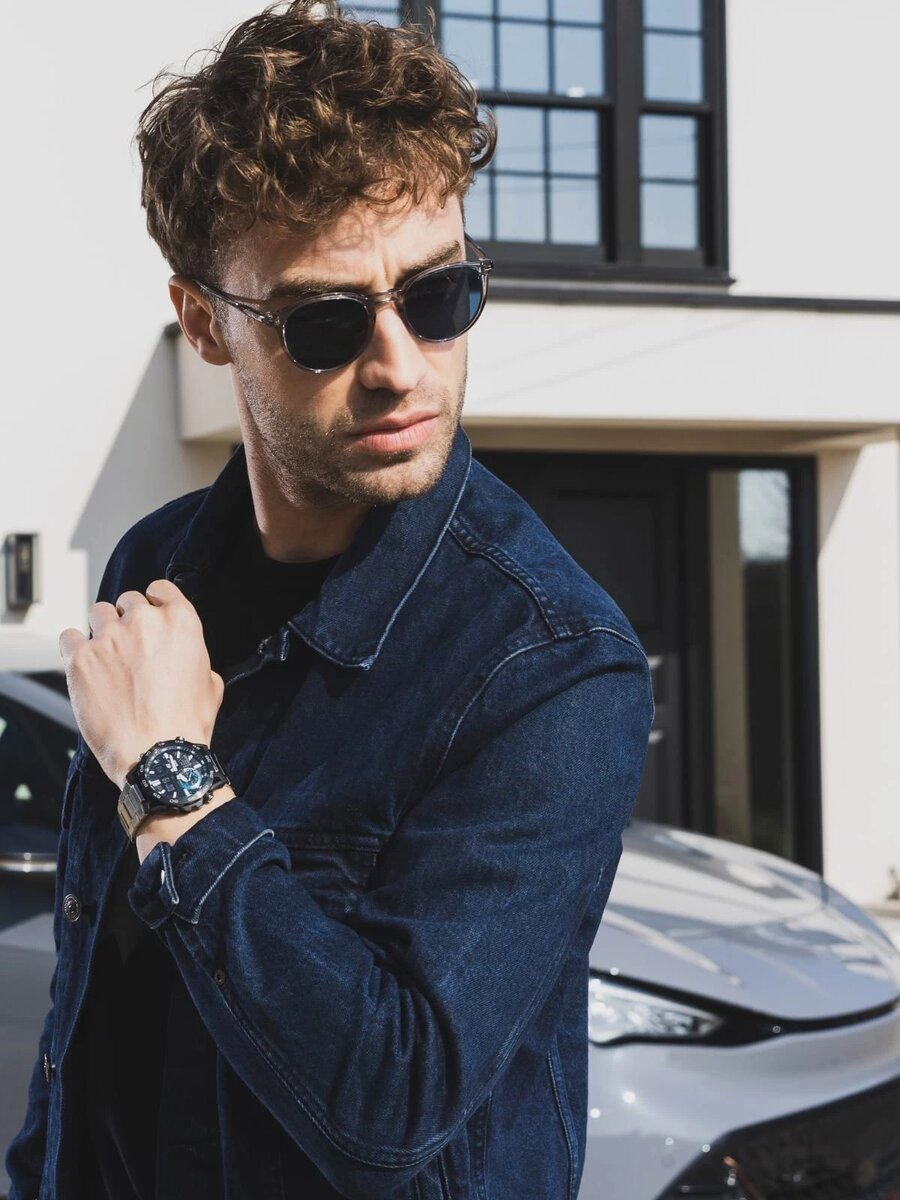 Минеральное стекло в часах Casio Edifice закалено — готово к использованию в быту и в динамике жизни, Как в этой модели Edifice ECB-40DB-1A