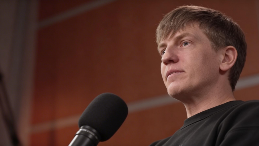    Алексей Щербаков на интервью | © Тёма дома/Rutube