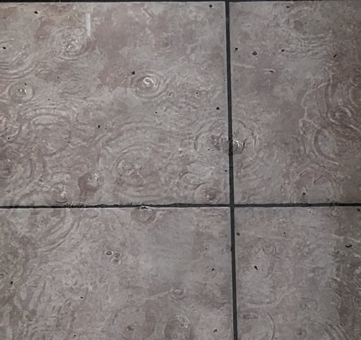 Что там примета говорит? Пузыри на луже - значит дождь надолго. Нифига, через 5 минут солнце 