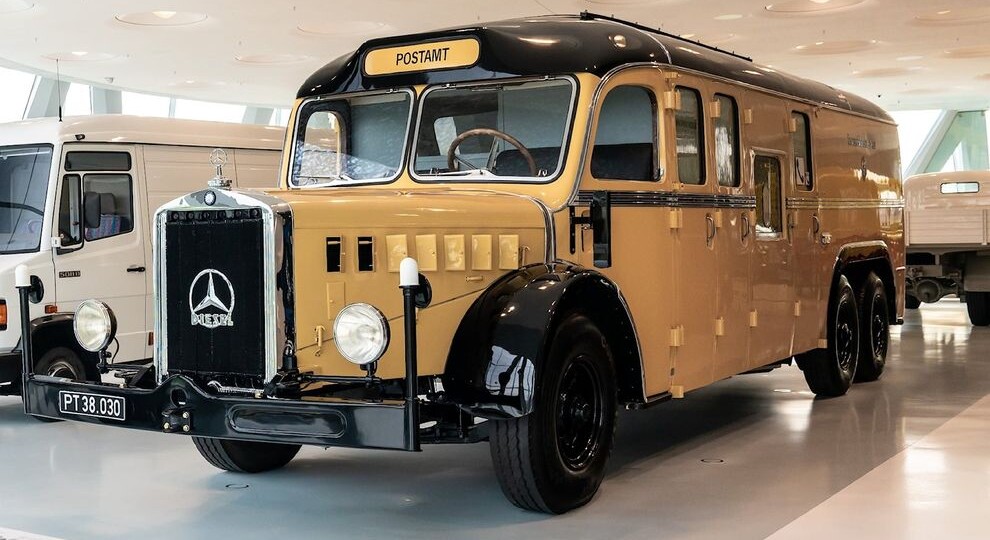 Архив: Этот гигантский Mercedes-Benz совмещал функции автобуса и почтового отделения