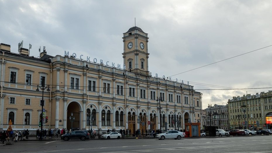    Вид на Московский вокзал с площади Восстания Автор фото: Михаил Тихонов/"ДП"