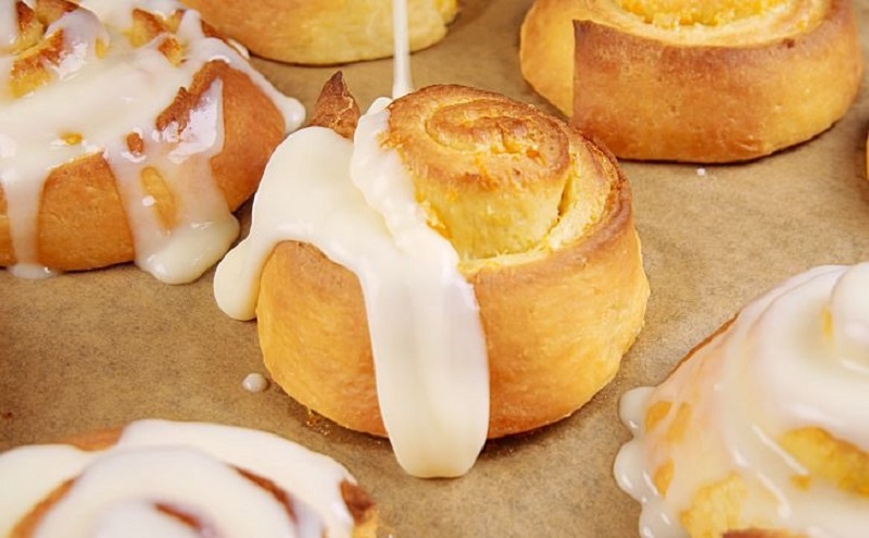 Булочки с апельсином и яйцом: тесто, меняющее всё представление о домашней выпечке