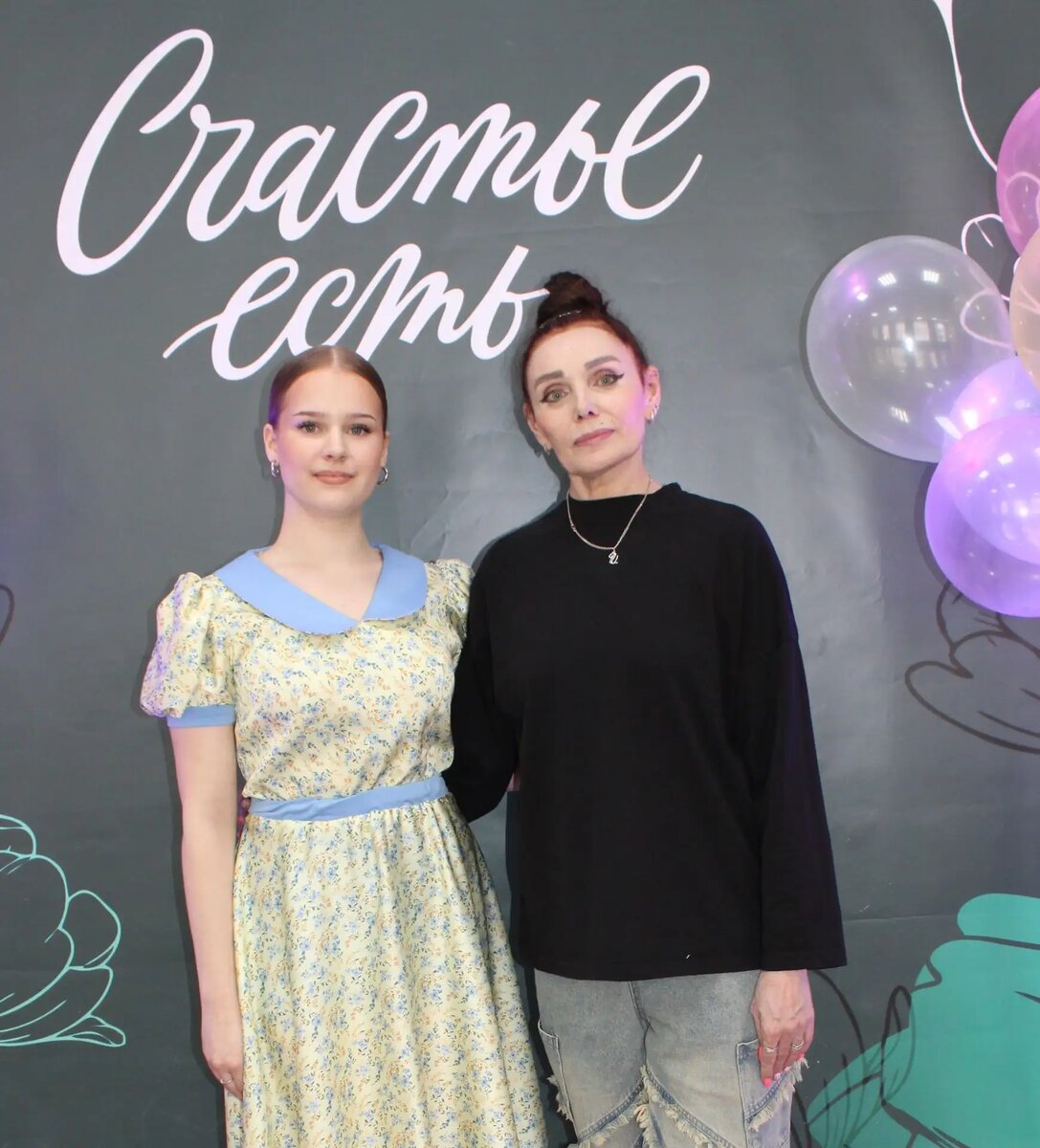 Хореограф Ирина Потапова с солисткой ансамбля «Чародейка» Софьей Денисюк