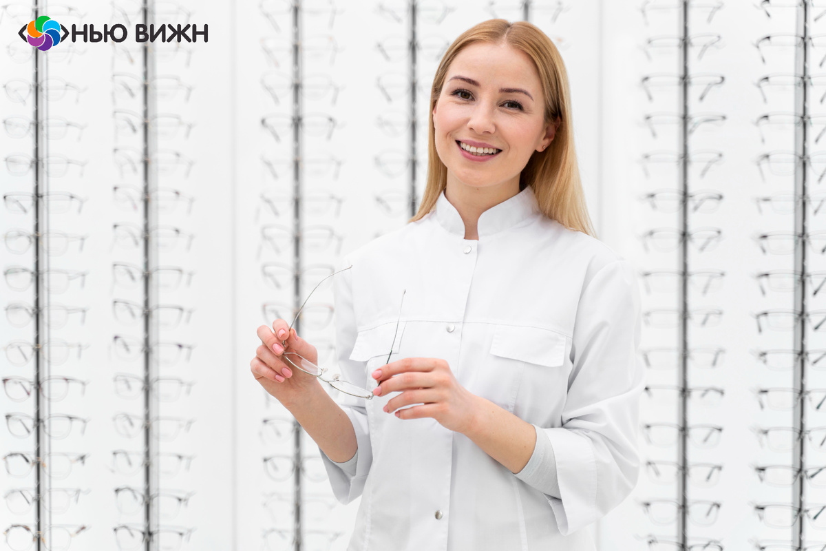 Операция позади. Вы открываете глаза и видите мир чётко — возможно, впервые за много лет. Кажется, что всё самое страшное прошло. Но именно в первые дни после операции можно либо закрепить успех, либо свести его на нет.

Ошибки в восстановлении — главная причина осложнений, которых можно было избежать. Вот 5 самых частых «нельзя», которые пациенты нарушают, даже когда их предупреждали.