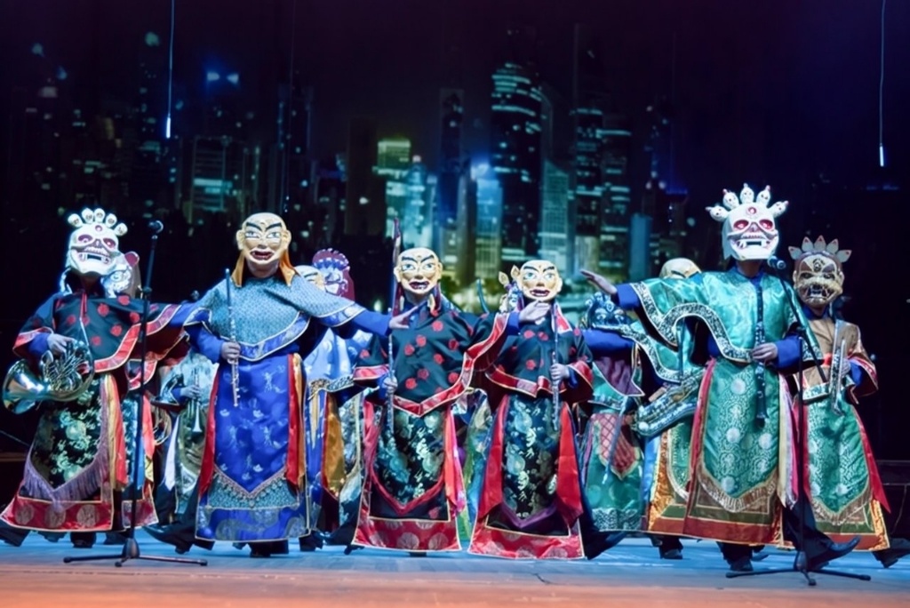 17 апреля 2010 год. Красноярский государственный театр оперы. XXX Международный музыкальный фестиваль «Джаз над Енисеем».
Мистерия «Цам».