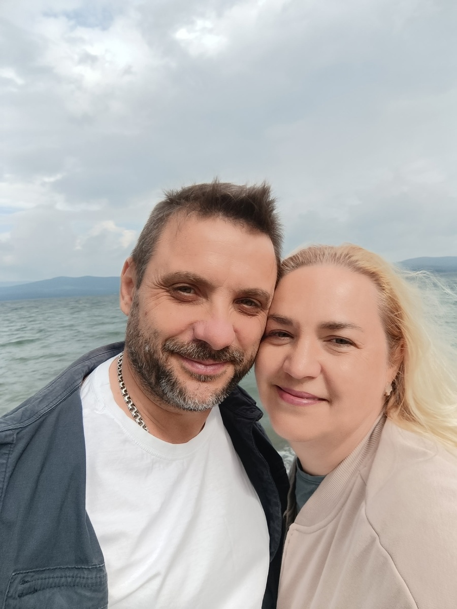 Я Саша! А рядом Женя, мой муж! Воспитываем собаку и козу, решаем, какие будем делать посадки на своем участке. Тут делюсь вкусными идеями и своей жизнью! 