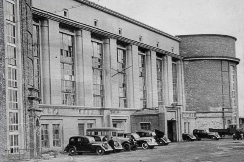 Главный фасад здания в 1941 году