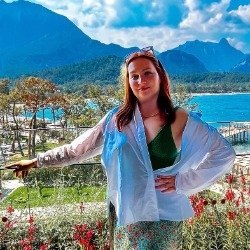    — Сами отели предлагают достаточно хорошие скидки, потому что хотят видеть, как у них идет процесс заполняемости на сезон — так называемый «скелет». Чтобы уже корректировать и ценовую политику, и спрос, — может быть, горящие предложения ближе к дате выкладывать, если они видят, что какие‑то даты проседают и не заполняются. В среднем на 20–30% можно сэкономить, — указала в разговоре с «Реальным временем» директор турагентства «Рай» Анна Гралько.