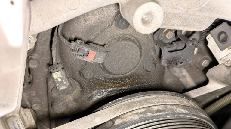    Величественные горы в лучах заходящего солнца. lucky247187Q