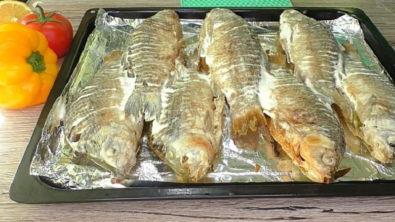 Жареные караси без костей: секрет рыбацкой кухни для домашней жарки 