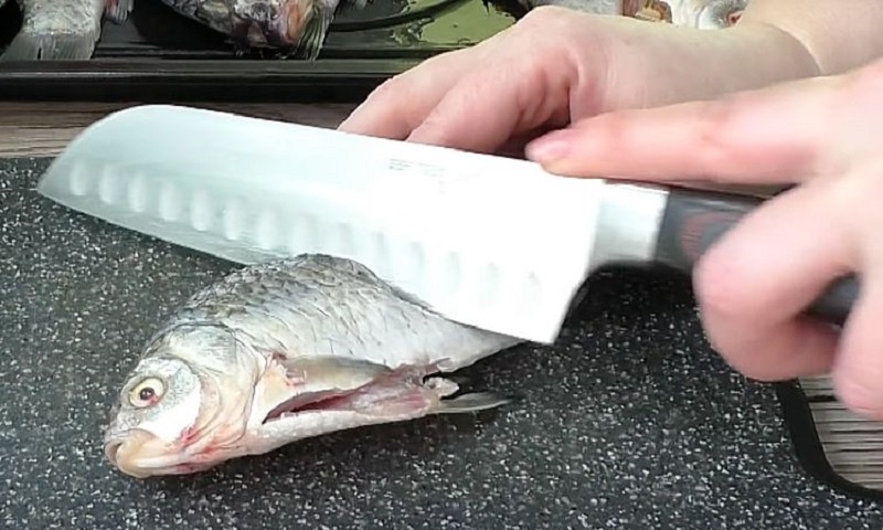 Жареные караси без костей: секрет рыбацкой кухни для домашней жарки 