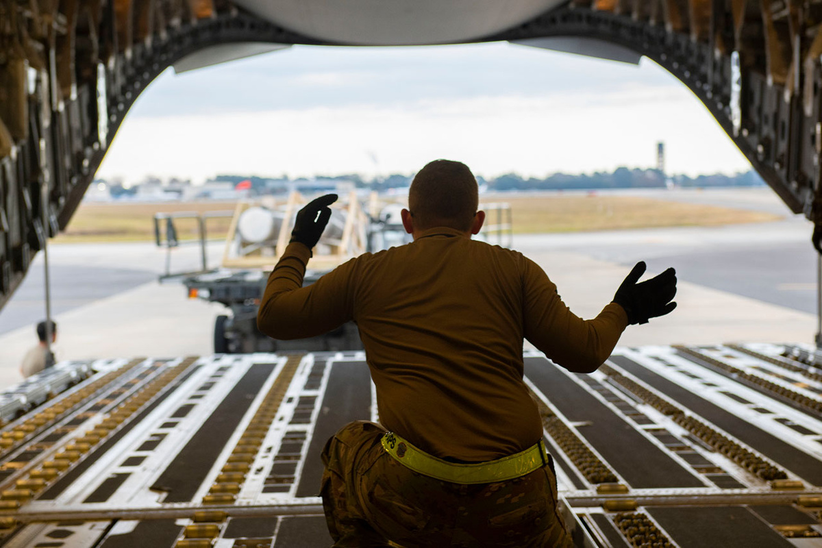 В Пентагоне могут начать наземную операцию против Ирана.  Фото: Фото: служба распространения визуальной информации Министерства обороны США / dvidshub.net / U.S. Air Force photo by Senior Airman Sara Jenkins (Public Domain)