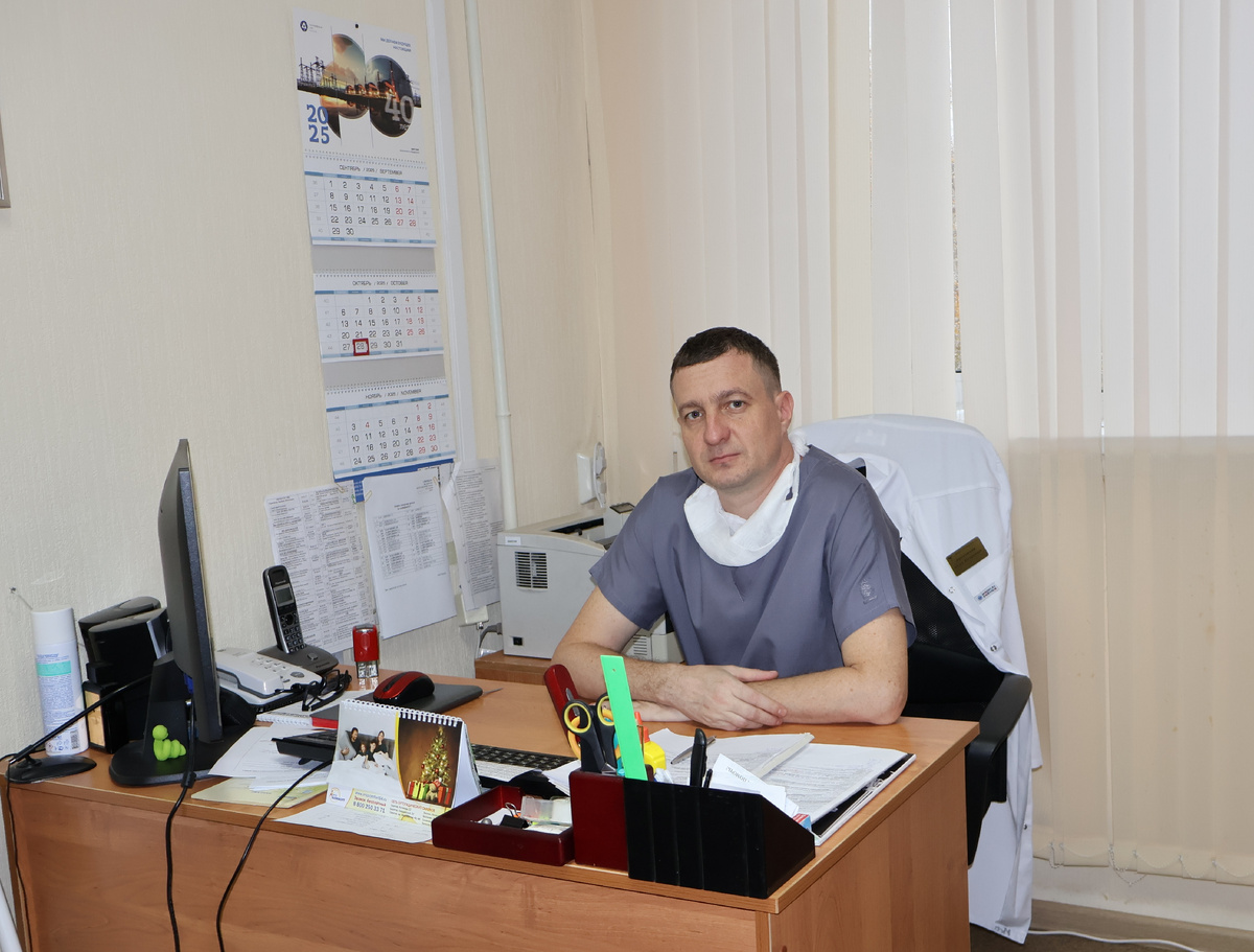 Олег Игоревич Бронников , врач-хирург, заведующий хирургическим отделением