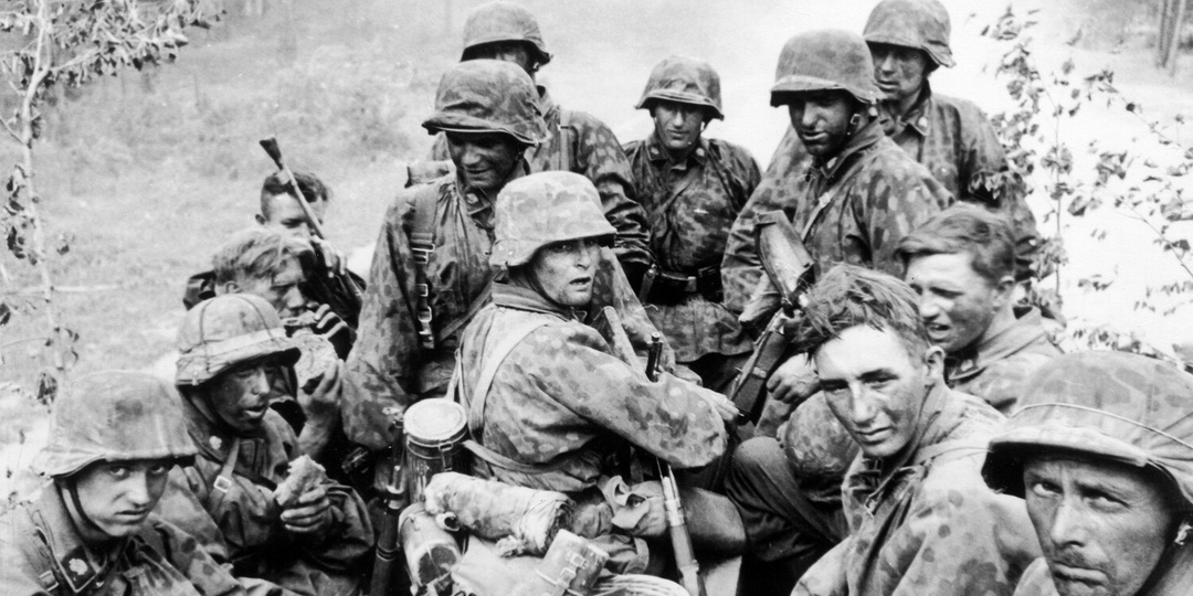 300 эсэсовцев в лесу: почему они не сдались после Победы Красной армии и что с ними сделал советский разведчик