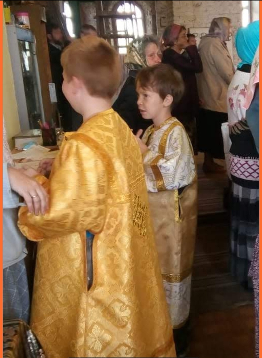 Серёжа с другом в детстве) 