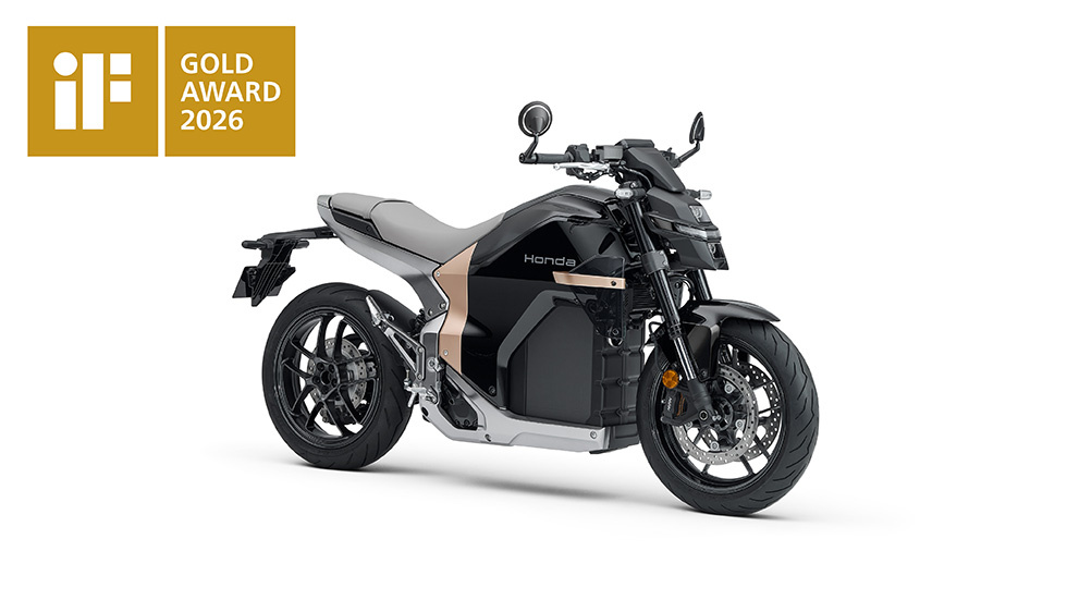 Првый дорожный электромотоцикл Honda WN7 получил золотую награду премии iF DESIGN AWARD 2026, одной из самых авторитетных в области дизайна. 

