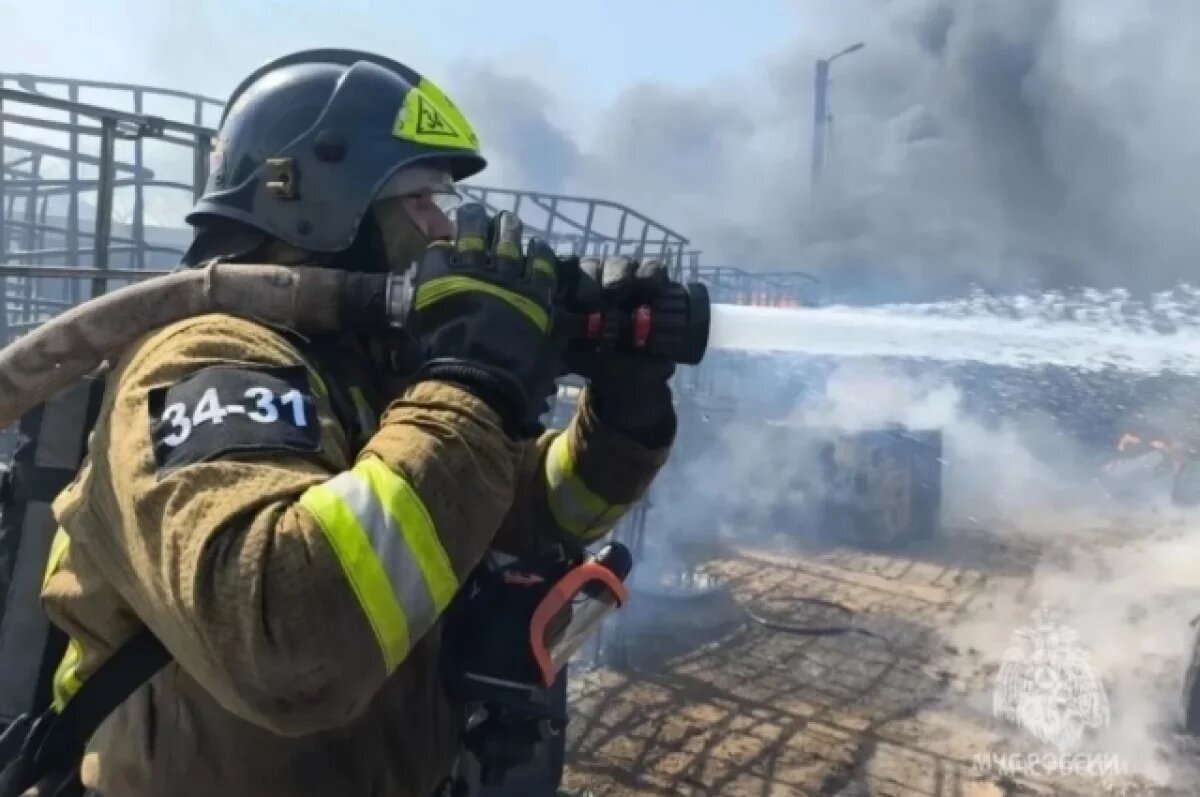    «Горят ангары, бочки взрываются».